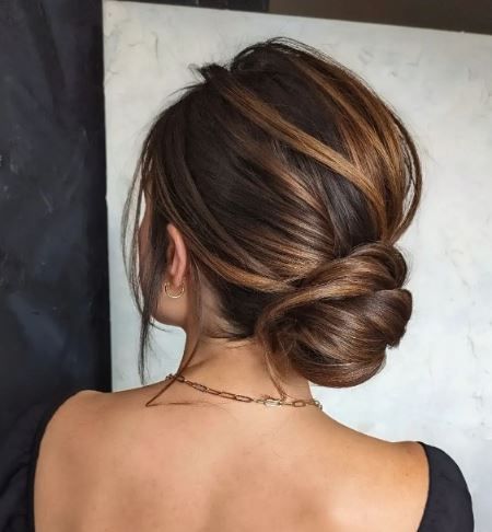Acconciatura raccolta o capelli lisci? 1