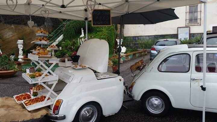 Aperitivo fuori chiesa - 2