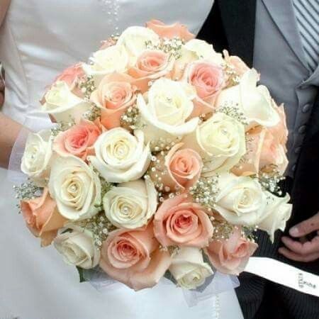 Bouquet  con rosa pesco e rose  bianche - 1
