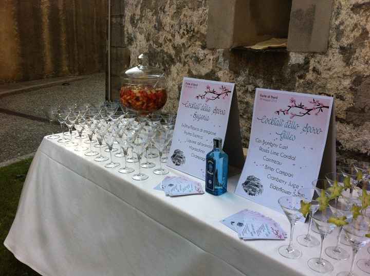 Cocktail champagne fruit e cocktail in coppetta