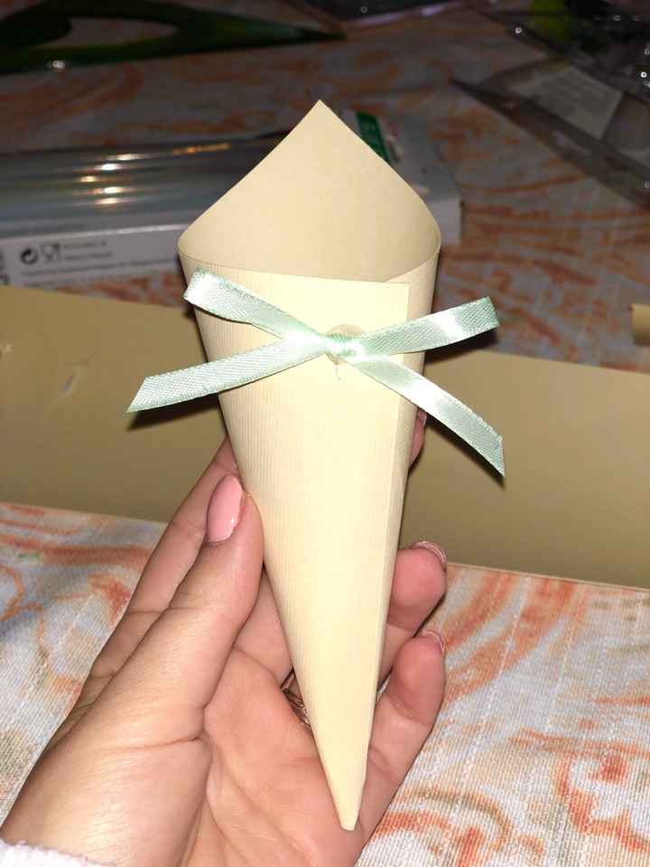 Ragazze e oggi ho iniziato i coni porta confetti - 1