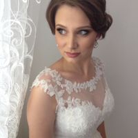Nel giorno del matrimonio, qualche scatto con il telefono