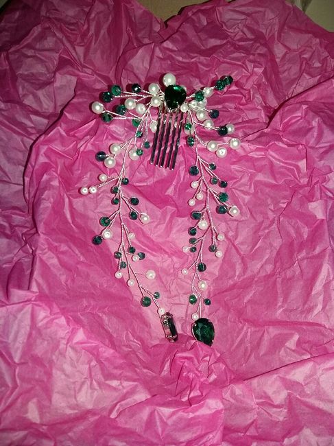 Accessorio per i capelli trovato - 1