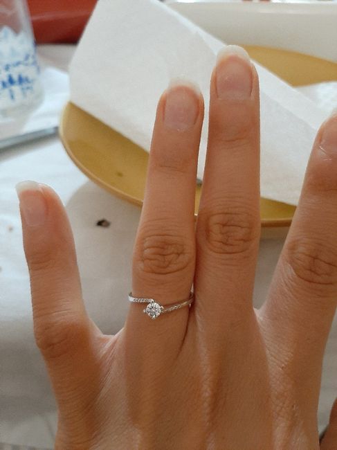 E ora mostraci una foto del tuo anello di fidanzamento! - 1