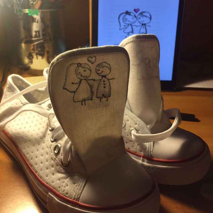 scarpe ricambio con sposini simbolo del matrimonio