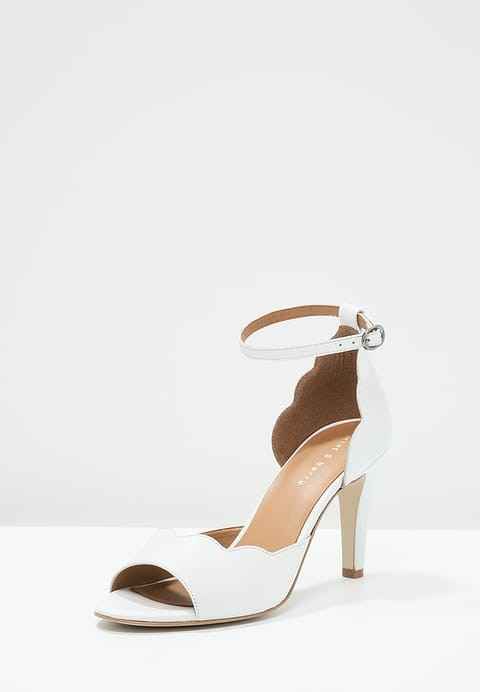 Scarpe e vestito - 1