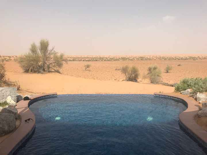 la nostra piscina privata nella camera immersa nel deserto a Dubai :) 