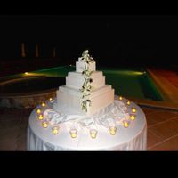 Torta nuziale ricoperta di panna - 1