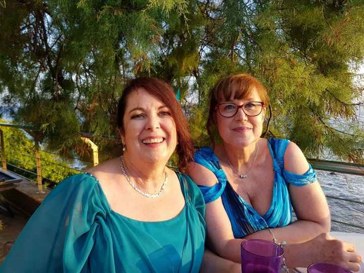 La mia bellissima Mamma (in verde)