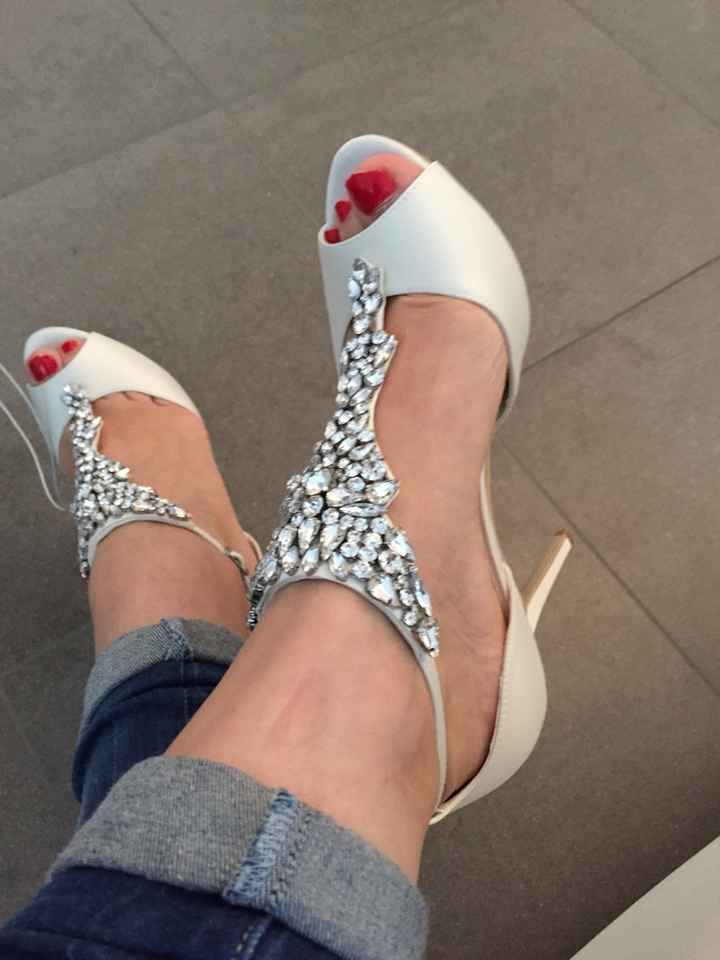 Mi fate vedere le vostre scarpe? - 2