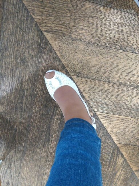 Le scarpe devono essere della stessa tonalità di bianco del vestito? - 1