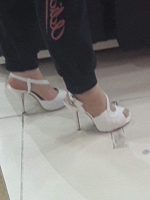  Scarpe, scarpe ed ancora scarpe! - 1