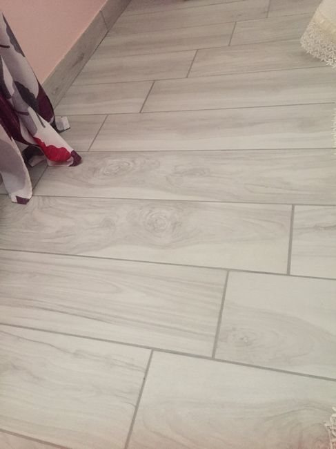 Come sono i pavimenti e le pareti della vostra casa? 6