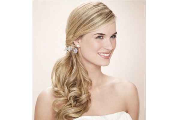 Acconciatura laterale con coda - 2