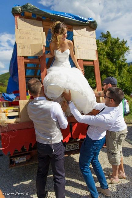 scarico sposa- arrivo al locale