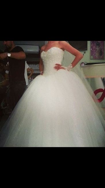Un armadio pieno pieno di abiti da sposa?? - 1