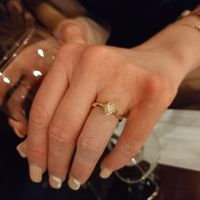 E ora mostraci una foto del tuo anello di fidanzamento! - 1