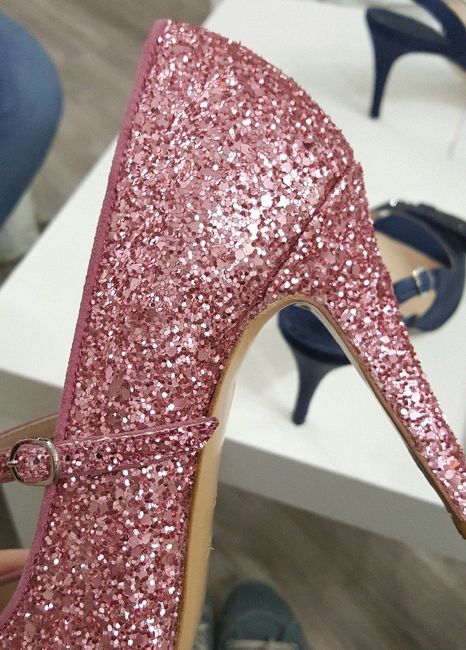  Scarpe colorate o bianche? - 1