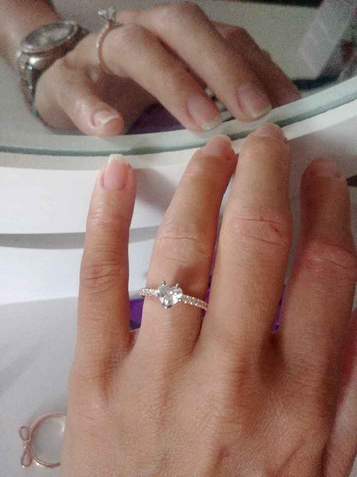 E ora mostraci una foto del tuo anello di fidanzamento! - 1
