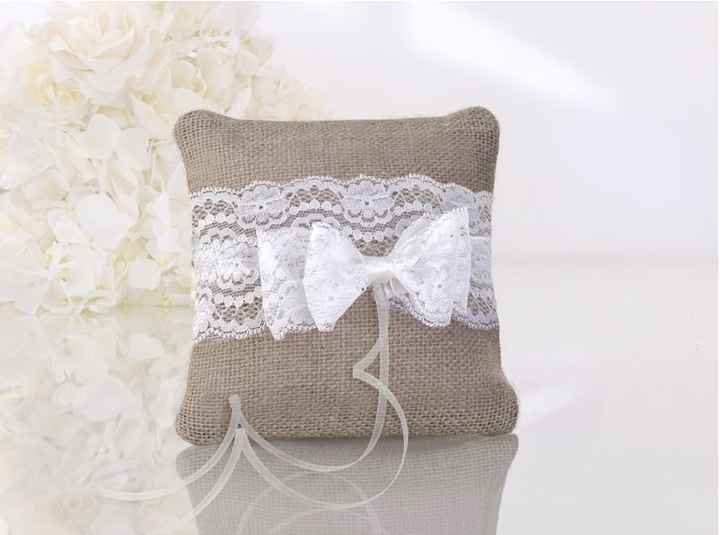 CUSCINO PORTA FEDI PIZZO