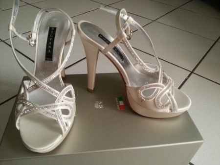 Scarpe trovate. ... - 1