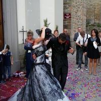 all'uscita della chiesa...