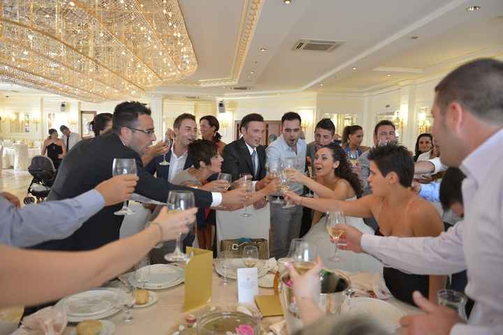 Brindisi con gli amici