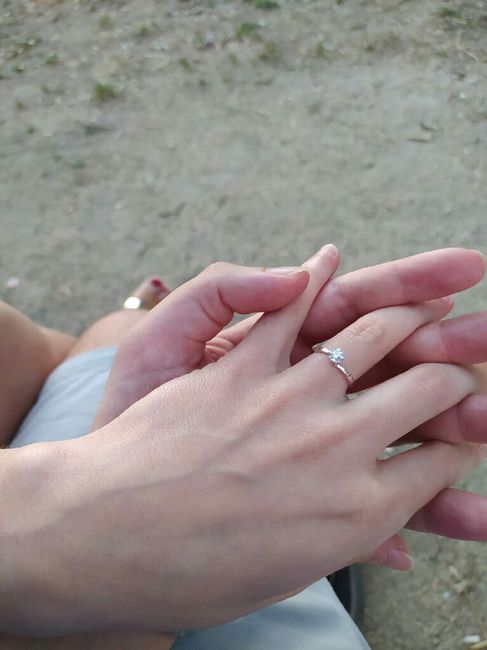 E ora mostraci una foto del tuo anello di fidanzamento! - 1