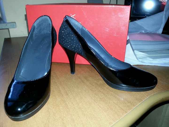 Mi fate vedere le vostre scarpe? - 1
