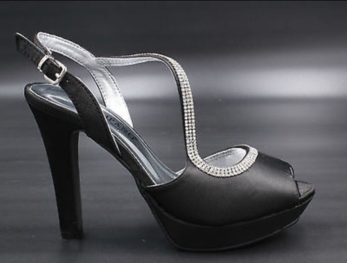 Era ora......scarpe trovate.... - 1