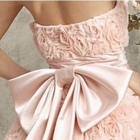 Alle spalle di un abito da sposa....