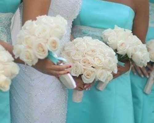 Bouquet bianco con nastrino Tiffany