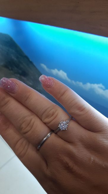 E ora mostraci una foto del tuo anello di fidanzamento! - 1