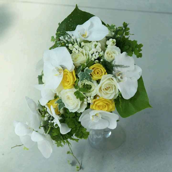 Bianco e giallo delicato... - 1