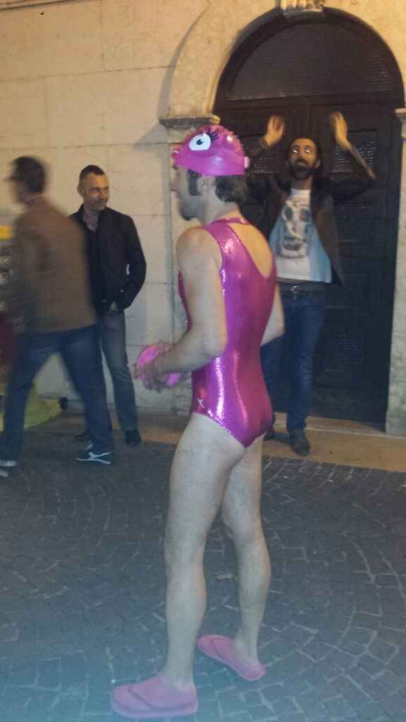 Che sofferenza... gelosia per addio al celibato - 2