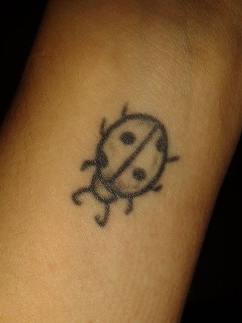 Tatuaggio a vista il giorno del 