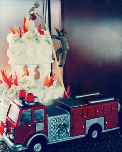 Quale statuina metterete sopra la torta? - 1