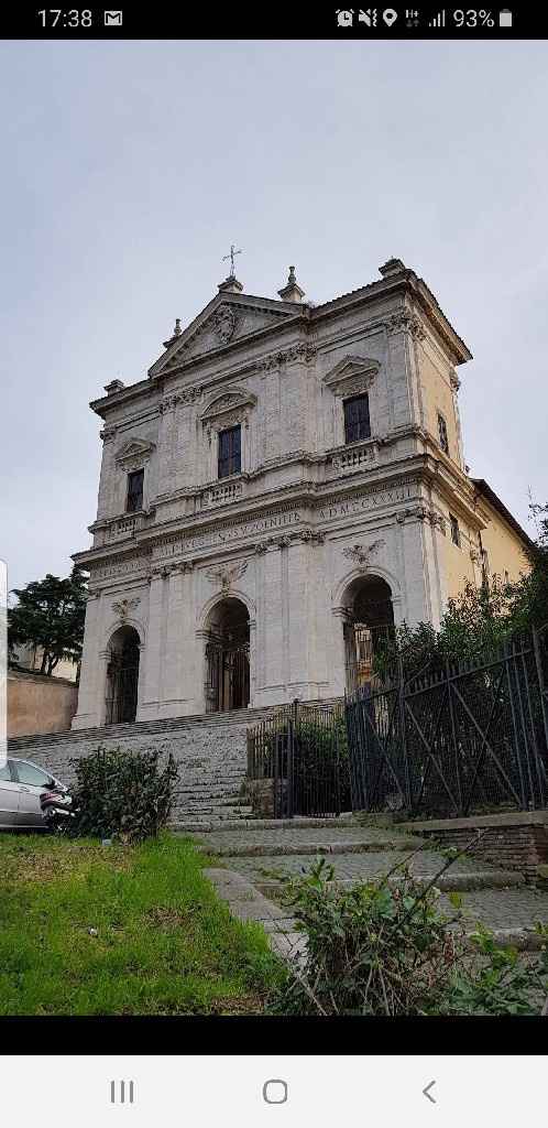 Chiesa con scalinata - 1