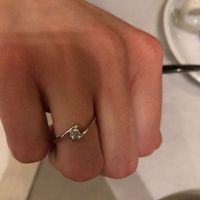 E ora mostraci una foto del tuo anello di fidanzamento! - 1