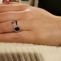 E ora mostraci una foto del tuo anello di fidanzamento! - 1