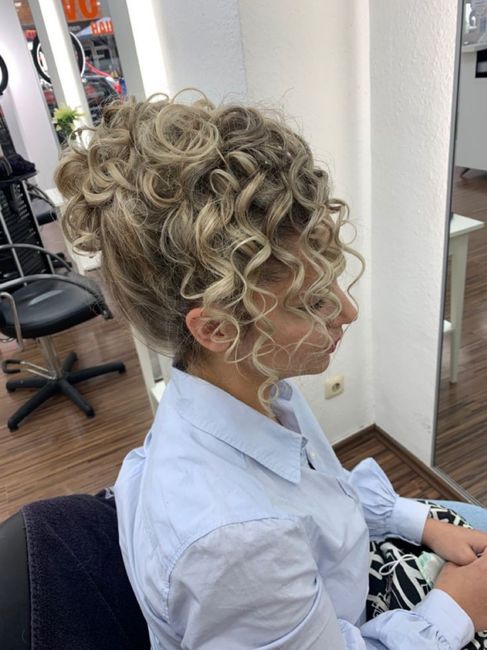 Acconciatura capelli ricci 12