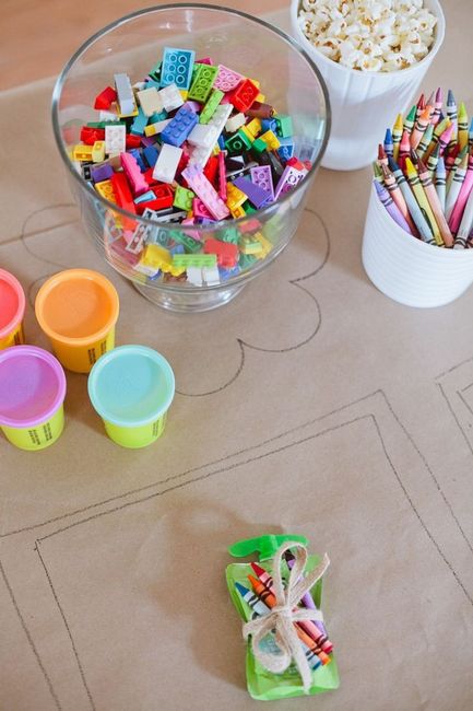 Cosa proporre ai bimbi seduti al tavolo come intrattenimento? - 1