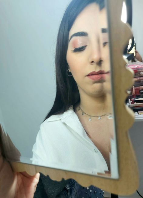 Ragazze vi piace più pesca o più rosato ,non guardate sopracciglia da fare😅e le ciglia solo poggiate...inoltre vi piacciono le labbra ,voi cosa consig 2