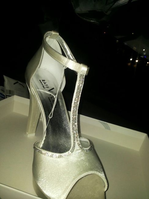 Scarpe sposa....bianche o colorate? mi fate vedere le vostre? - 1
