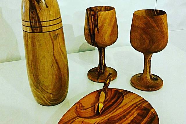 La Maison d' Art Ceramiche Artistiche e manufatti in legno d' ulivo - La  Maison d'Art Svuotatasche in legno d'ulivo Una bomboniera artigianale,  utile ed assolutamente originale