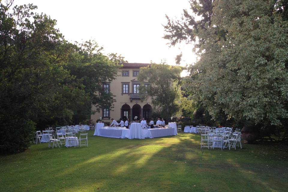 Aperitivo giardino romantico