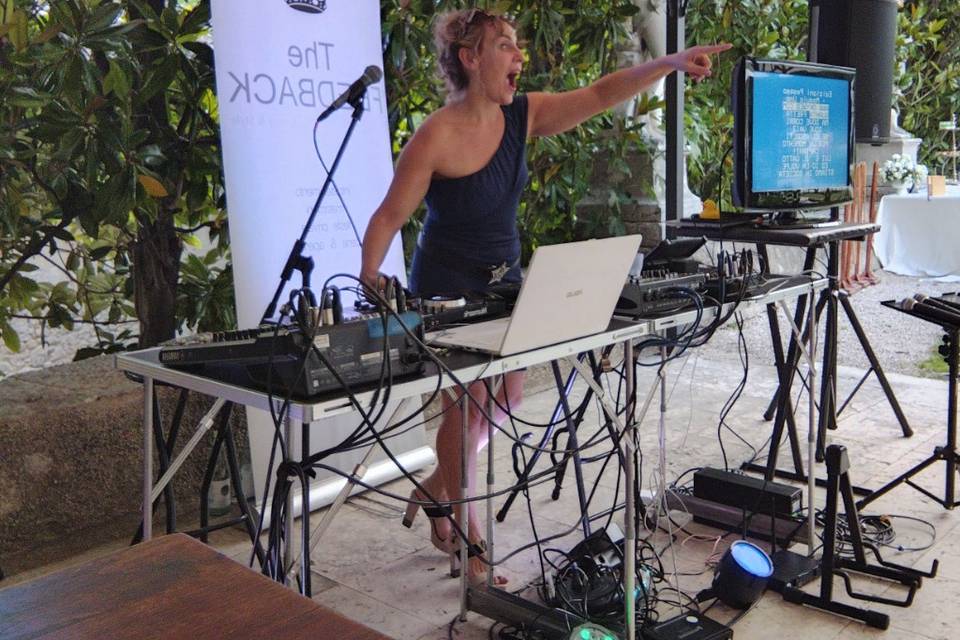 Live stage Dj & Karaoke