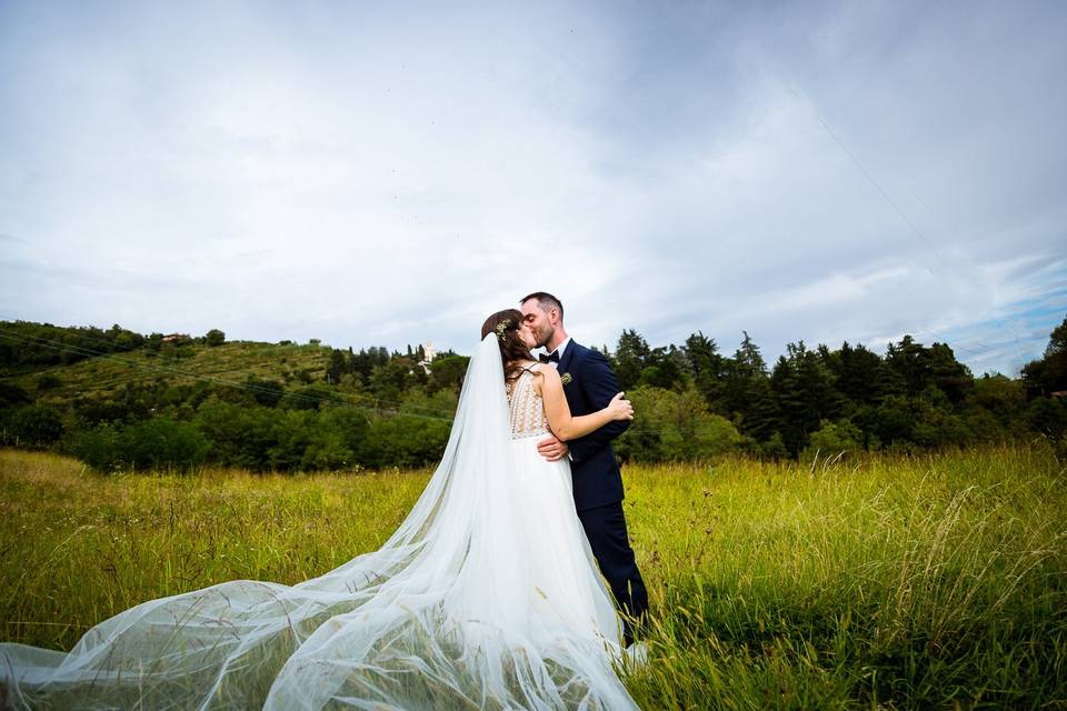 Sposi - bacio - MOntevecchia