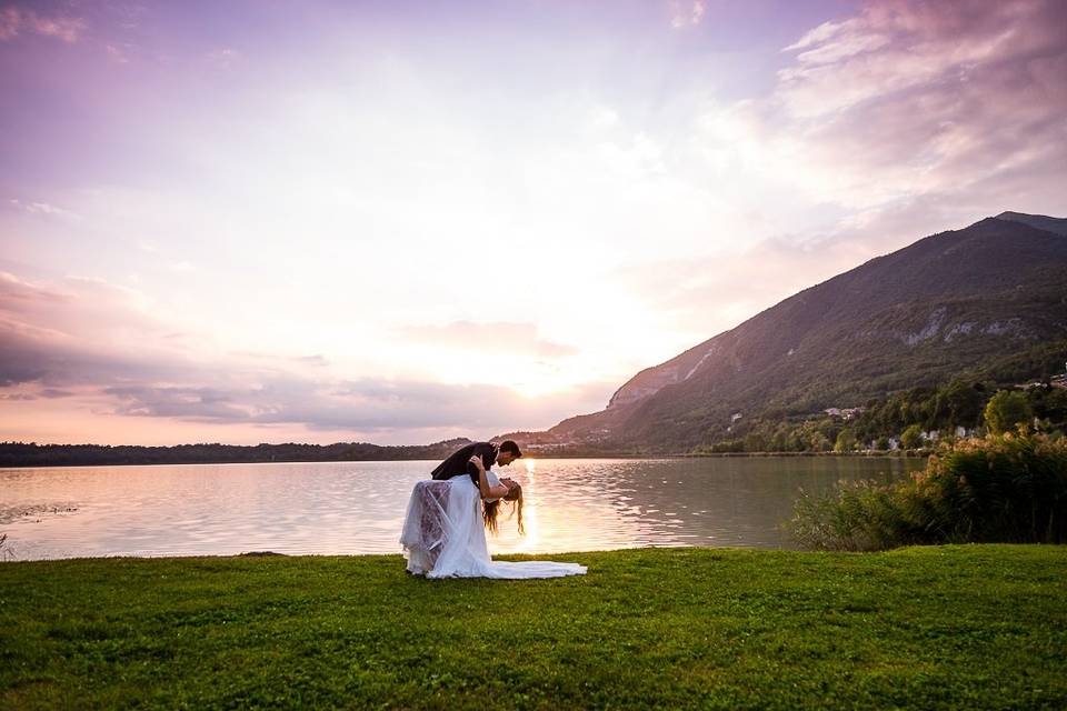 Sposi - tramonto - Lago