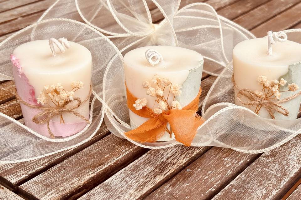 Mini candele su gesso colorato